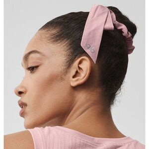 Alo vintage pink scrunchie with knot accent - NWT